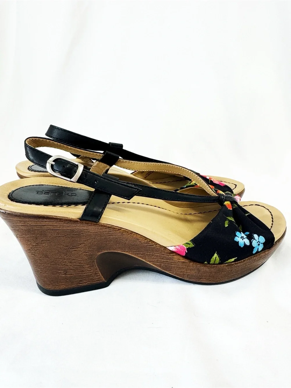 Dansko Naomi black floral wedge sandals with crisscross straps Size 39/8.5-9 EUC